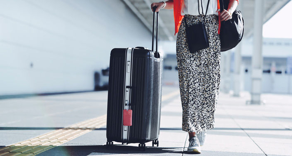 【銀座店】コンパクトにできるネックピローで快適な旅行を！