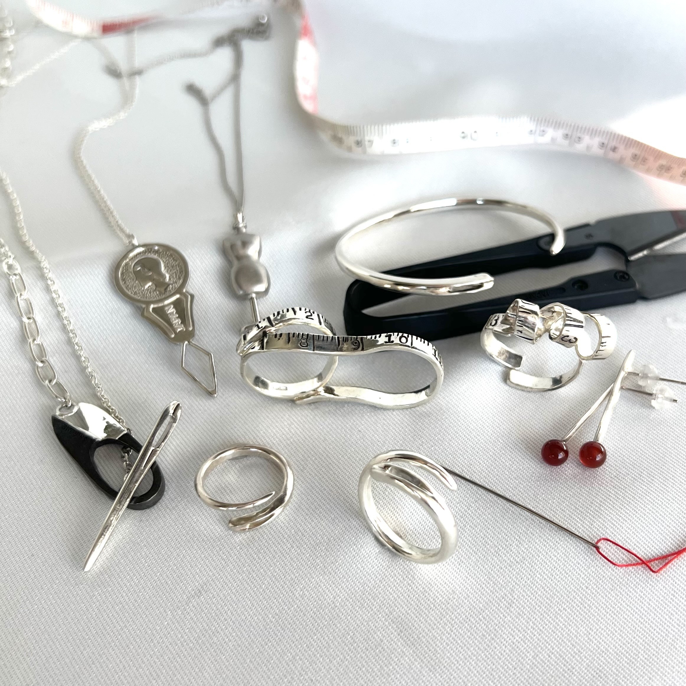 https://store.hands.net/hakata/item/9a43594ae51ea510fddd3eda49720b04bd711664.jpeg