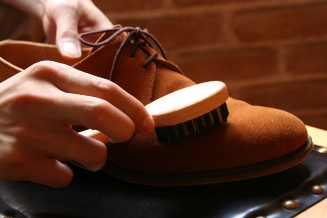【博多店】秋の足元はコレで完璧！スエード靴を長持ちさせるオススメアイテム