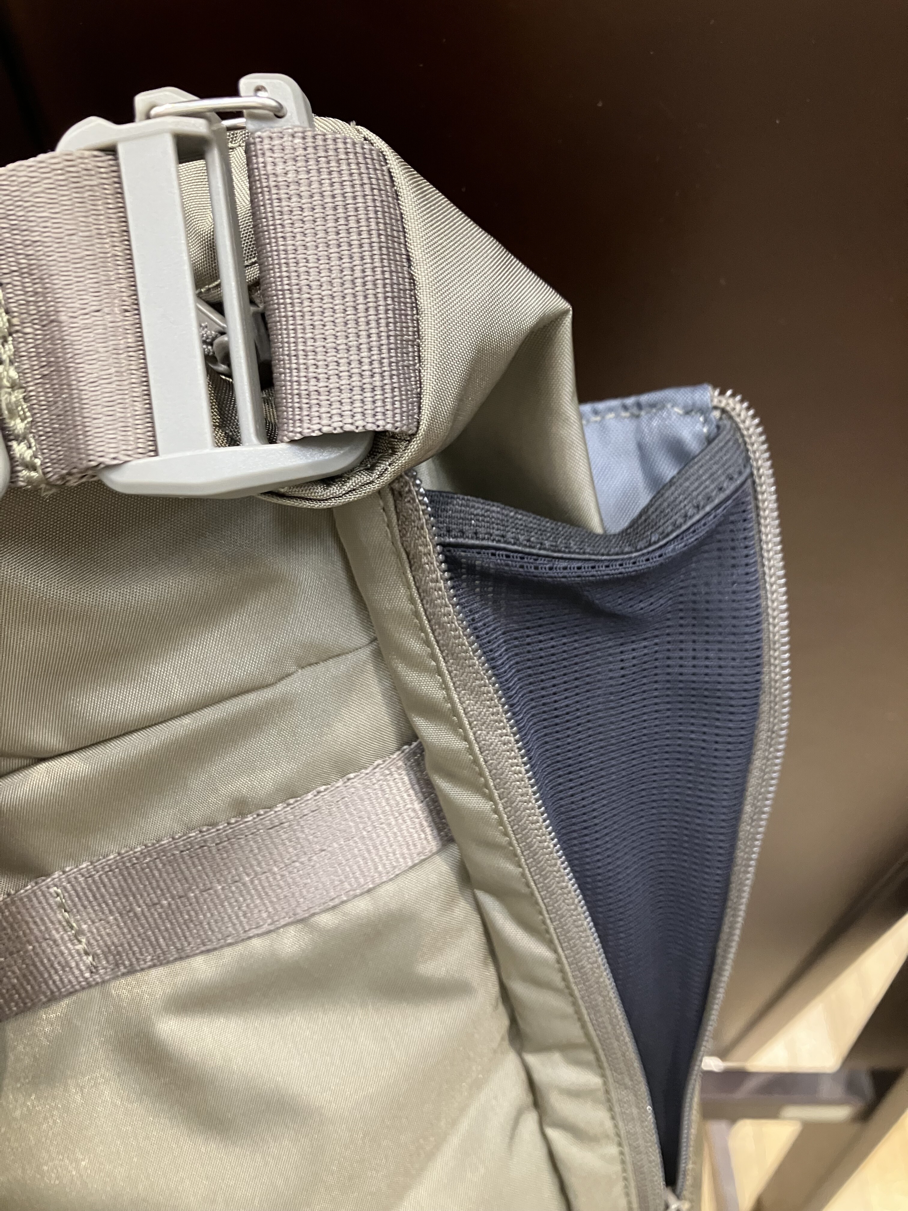 https://store.hands.net/shinjuku/item/1368cf2f5201a8a43740f963ce251af8a2c30e80.jpeg