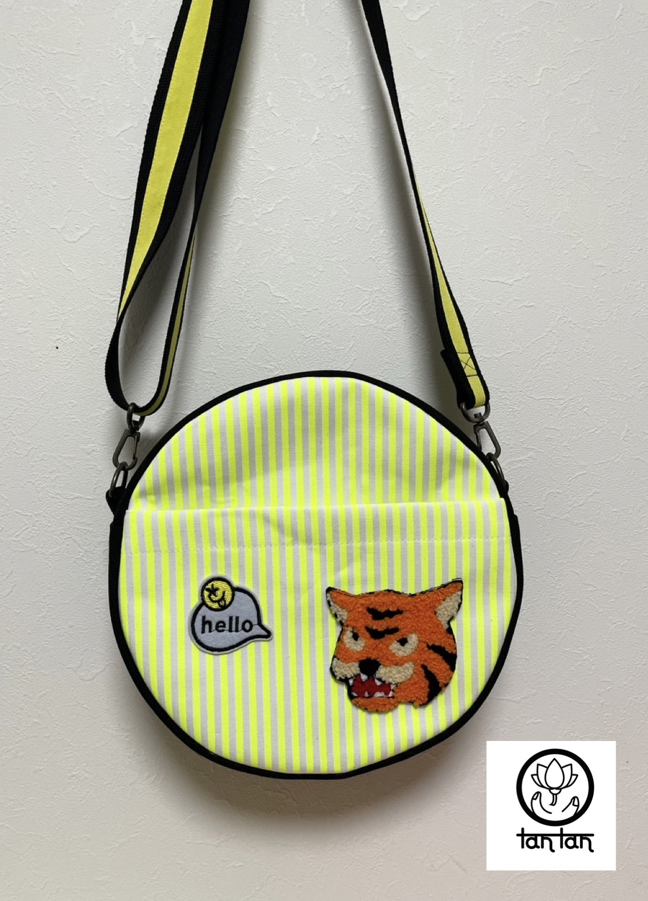 https://store.hands.net/shinjuku/item/2d8cf27f4a18a2be137bf631f3413789dc3a6165.jpeg