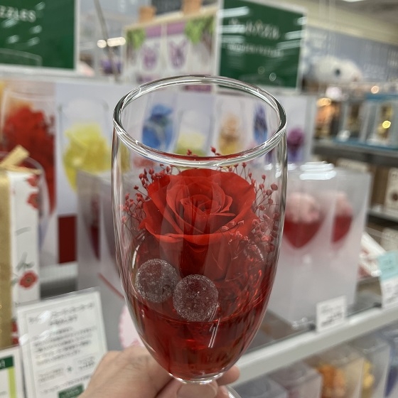 【新宿店/5F】美しい一輪のバラに感謝を込めて